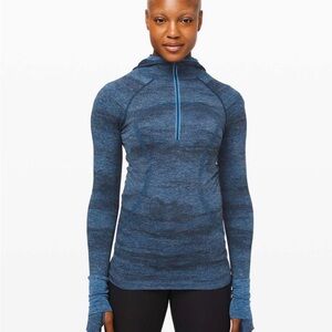 ✨ Lululemon Swiftly Speed Hooded 1/2
Zip *Water Resistant size 10